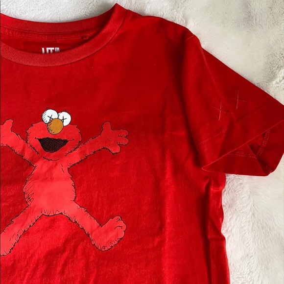 Sesame Street x kaws uniqlocanada baby tee - Picture 4 of 9